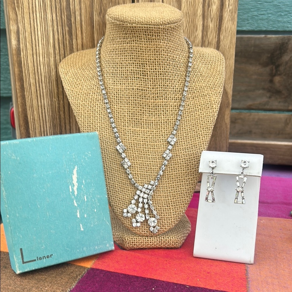 Lisner Silver rhinestone Vintage Embellished Necklace and scewback earrings